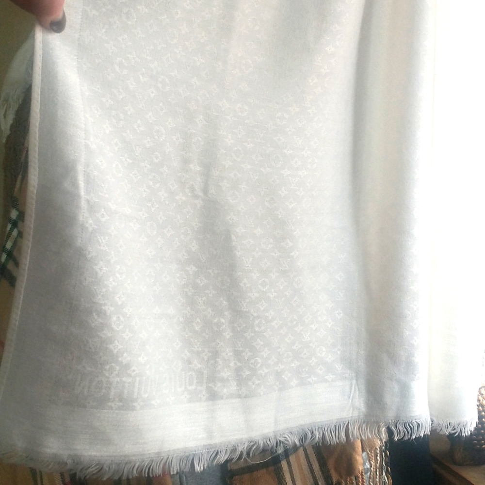 ISO!🙏 Louis Vuitton Monogram Jacquard Weave Ecru Wool Rectangular Fringe Scarf - Picture 4 of 17